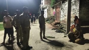 Lucknow: Malihabad police visited villages to curb thefts.