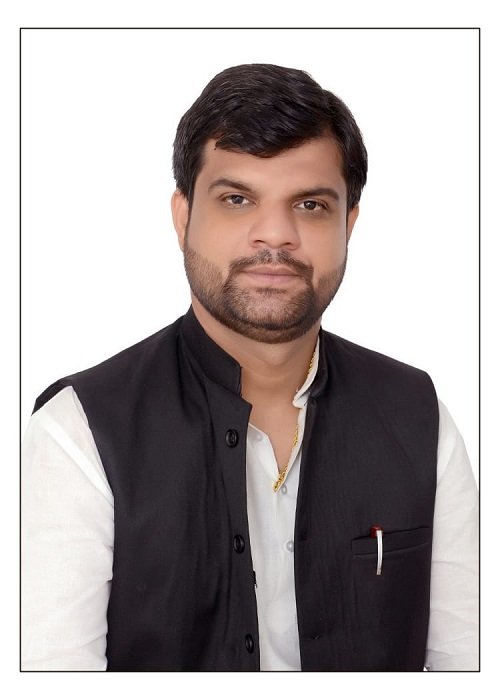 Lucknow: Nationalist Youth Rights Forum expressed anger over the lathicharge on students in Shriram Swaroop University, President Shashank Shekhar Singh demanded a fair investigation