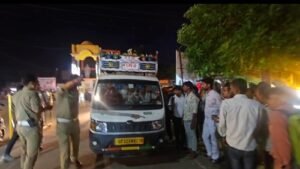 Breaking Barabanki: Attempt to run over traffic police with pickup, traffic in-charge and constable narrowly escape