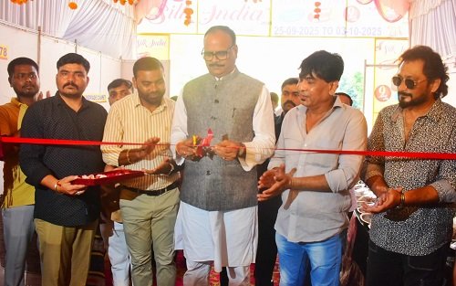Navratri-Dussehra Special Collection: Deputy Chief Minister Brijesh Pathak inaugurated the 'New Craft Silk India Exhibition 2025'