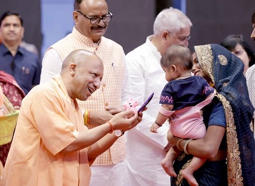 Anganwadi sisters will receive smartphones and their honorarium will be increased - CM Yogi