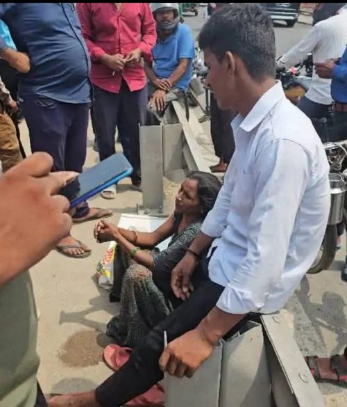 Prayagraj: A cancer-stricken youth jumped into the Ganga in front of his wife and children