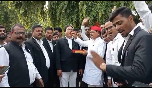 Ayodhya: SP District President Parasnath Yadav distributed sweets among lawyers and expressed happiness over Azam Khan's release after 23 months.