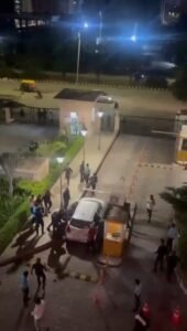 Lucknow Breaking: Security personnel assault people sitting in a car at Plasio Mall in Sushant Golf City.