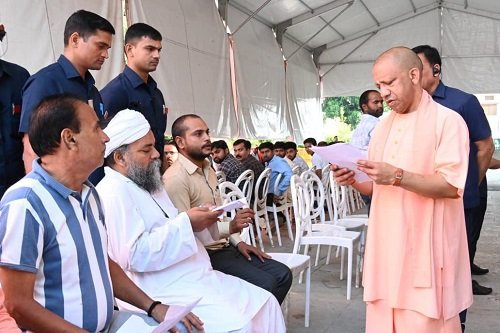 Gorakhpur: Third day of CM Yogi Adityanath's visit, heard grievances in Janta Darshan