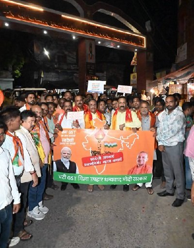 Lucknow: Reduced GST – got a gift, thanks Modi government!