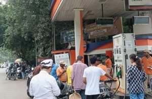 Lucknow: Indian Oil petrol pumps flouting government orders...