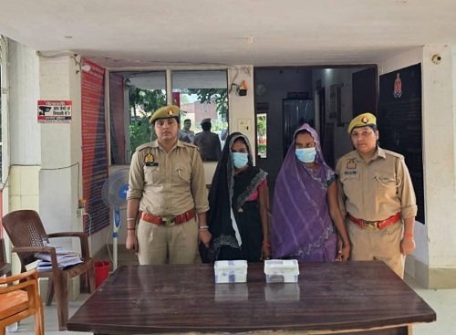Hardoi: Cunning women arrested for stealing Geeta's gold chain when she went to the temple to worship