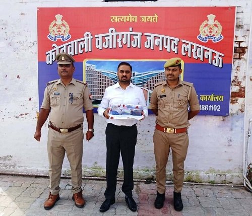 Lucknow: Police arrested a fake IAS officer, the person who showed off during checking turned out to be a fraud