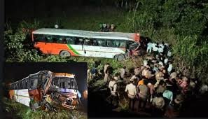 Kaiserbagh depot bus no. UP78 LN 1340 coming from Hardoi to Lucknow overturned in a ditch near Thana Kakori, Beta Nala Bridge, Tikaitganj