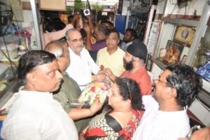 Lucknow: BJP state president Bhupendra Singh Chaudhary interacted with traders in Sadar Bazaar, gave information about #NextGenGST