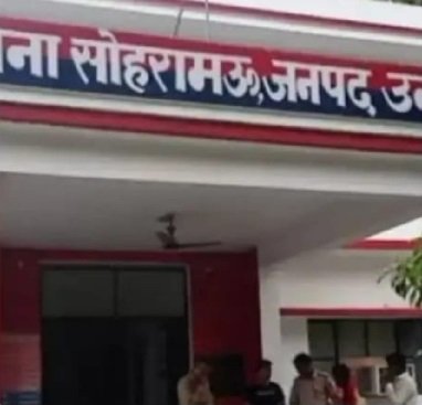 Sohramau police arrested five people while gambling.