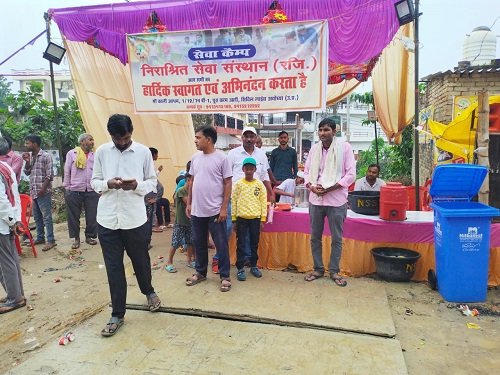The Nirashrit Seva Sansthan set up a service camp in Ayodhya, providing facilities to pilgrims.