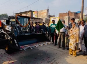 Municipality President Fatima Raza flagged off two JCB loaders worth 53 lakh rupees, making cleaning both large and small drains a breeze.