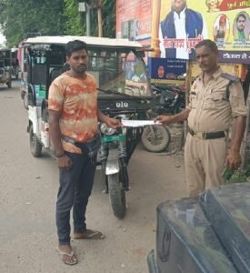 Lucknow: On the instructions of DCP Traffic, major action was taken against illegal parking, TI Divesh Shahi seized 4 vehicles.