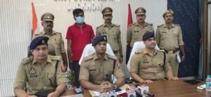 Chinhat police got a big success, a criminal with a reward of Rs 10,000 was arrested.