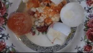 Lucknow panic: Eggs ordered from Blinkit turned out to be plastic, putting the entire family's life in danger!