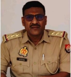 Pratapgarh: A reward of Rs 50,000 has been announced for the suspended former police inspector, causing a stir in the police department.