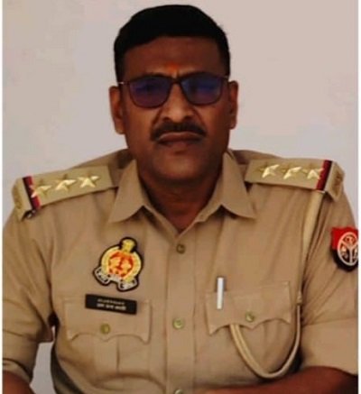 Pratapgarh: A reward of Rs 50,000 has been announced for the suspended former police inspector, causing a stir in the police department.