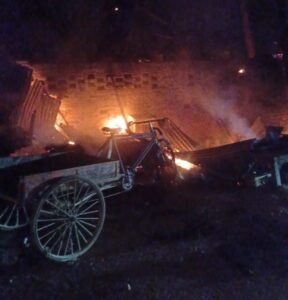 Lucknow: A hut caught fire in the BKT area, and a child was injured when a cylinder exploded.