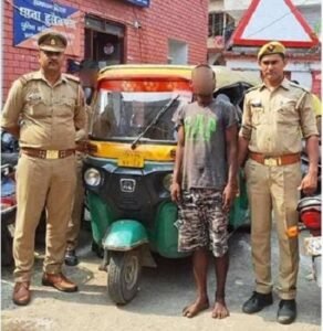 Lucknow: Hussainganj police got success, notorious auto thief Golu Rawat was arrested, two stolen autos were recovered.