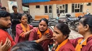 Lucknow: Civil Hospital sanitation workers on strike demanding salary and bonus