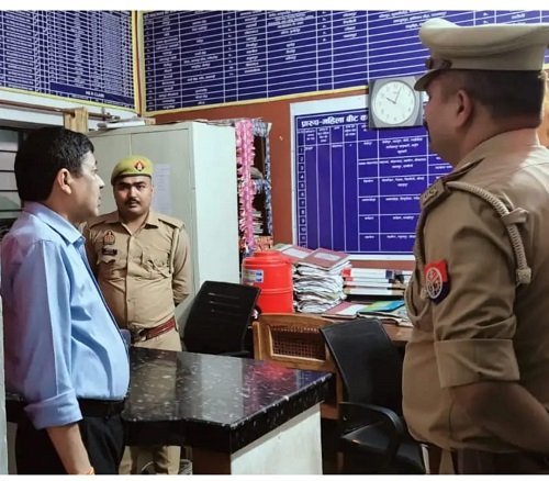 Superintendent of Police conducted a surprise inspection of Sohramau police station in Nawabganj, Unnao.