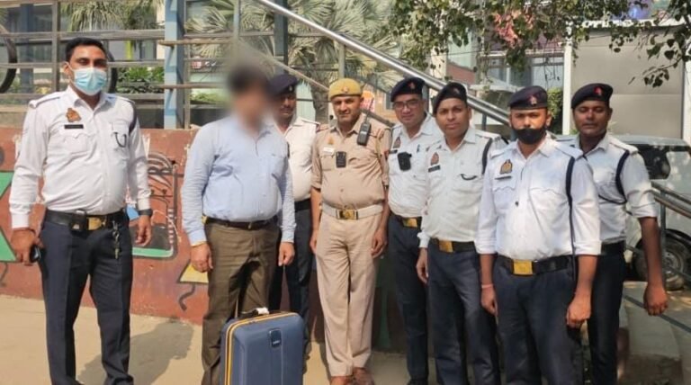 Ghaziabad: An example of honesty of traffic police!