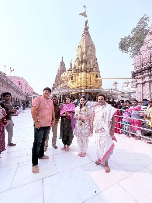 Varanasi: Sachin Tendulkar's wife Anjali and daughter Sara pay obeisance at the Kashi Vishwanath Temple.