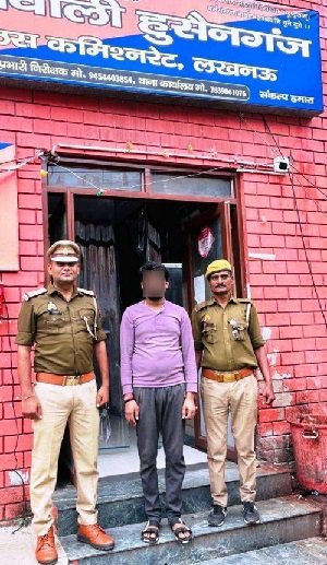 Lucknow: On the instructions of DCP Central Vikrant Veer, Hussainganj police arrested a vehicle thief.