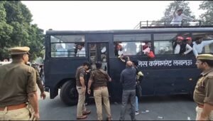 Lucknow: SP student union enraged by Akhilesh Yadav's comment, copies of private magazine burnt in Hazratganj