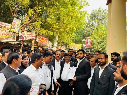Varanasi: Advocates' protest ends in court, Bar Association officials take cognizance