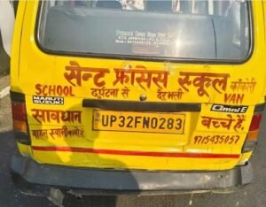 Lucknow: Horrific accident on Dubagga Naubasta railway overbridge, school van and bike collide head-on; two youths seriously injured, van driver arrested