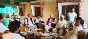 In the meeting, the former state president instructed the workers to remain alert on the SIR matter.