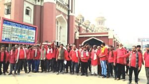 Porters stage nationwide protest demanding jobs and social security