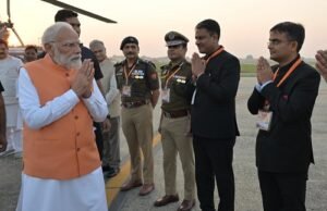 The Prime Minister received a grand welcome on the land of Kashi.