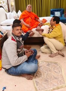 Sanatan Hindu Ekta Yatra concludes with a bang: Dr. Vikas Sharma becomes the star of the headlines, receives initiation and sacred thread ceremony in Vrindavan, and receives blessings from hundreds of saints