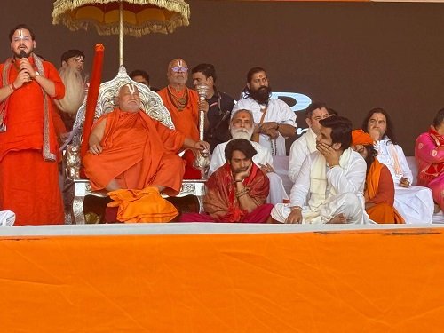 Sanatan Hindu Ekta Yatra concludes with a bang: Dr. Vikas Sharma becomes the star of the headlines, receives initiation and sacred thread ceremony in Vrindavan, and receives blessings from hundreds of saints