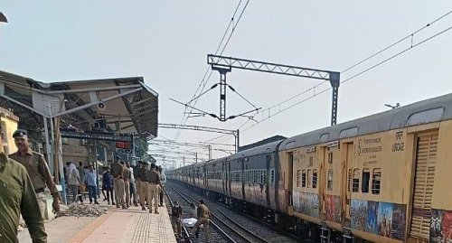 Chief Minister Yogi took cognizance of the accident at Chunar railway station in Mirzapur.