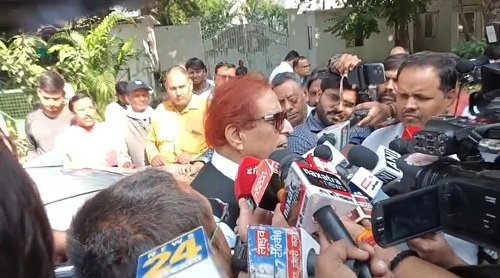 Lucknow: Azam Khan meets Akhilesh Yadav, political activity intensifies