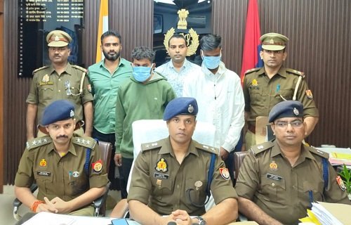 Lucknow: Ghazipur police achieve major success, arrest two notorious chain snatchers; more than half a dozen cases filed