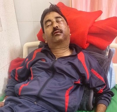 Lucknow: Sudarshan News' accredited cameraman Sushil Awasthi was attacked, the video went viral on social media; the attackers threatened to kill him if he reposted it.