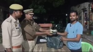 Unnao: With the help of CCTV, police recovered the fallen trunk, returned Rs 1 lakh and the mobile phone to the owner.