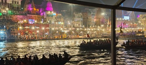 The festival of Divya Deepawali was celebrated with grand decorations in Kashi.