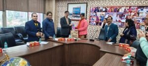 Lucknow: A large medical camp was organized at Lok Bandhu Rajnarayan Combined Hospital and IMRT College.