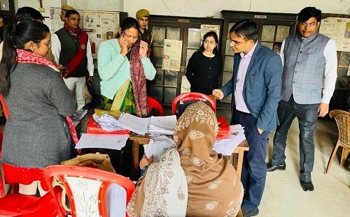 The District Magistrate arrived at Cutting Memorial to inspect the SIR works.