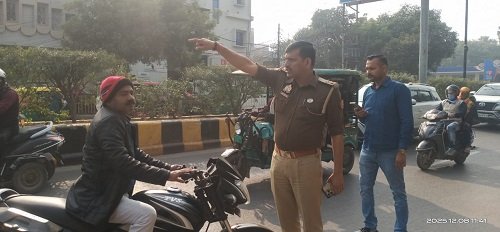 A checking campaign is being conducted in the city on the orders of the Varanasi Commissioner.
