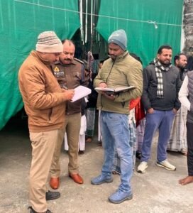 Thieves steal Rs. 10.5 lakh from a saree businessman's house: The burglars entered through the roof in Lohta and made off with cash and jewelry.