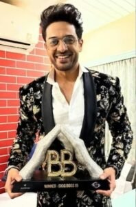 Gaurav Khanna from Kanpur has won "Bigg Boss" and received 50 lakh rupees.