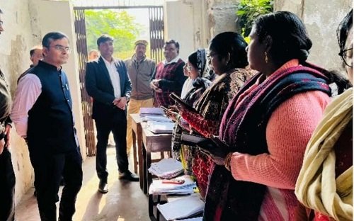 The District Magistrate/District Election Officer conducted a surprise inspection of the progress of voter-related activities.